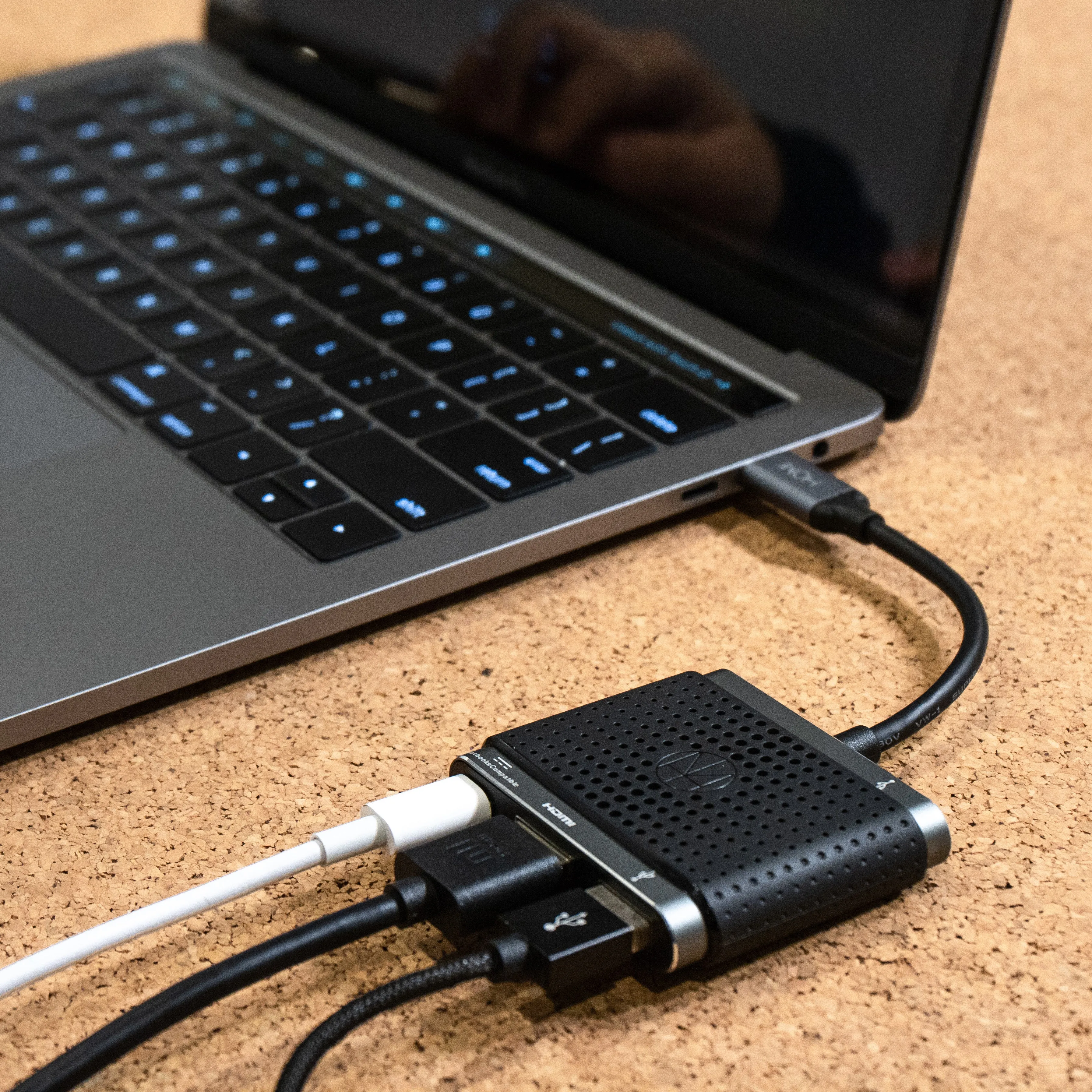 4 in 1 Type-C hub, HDMI, USB-C- HOMI HUB﹒C