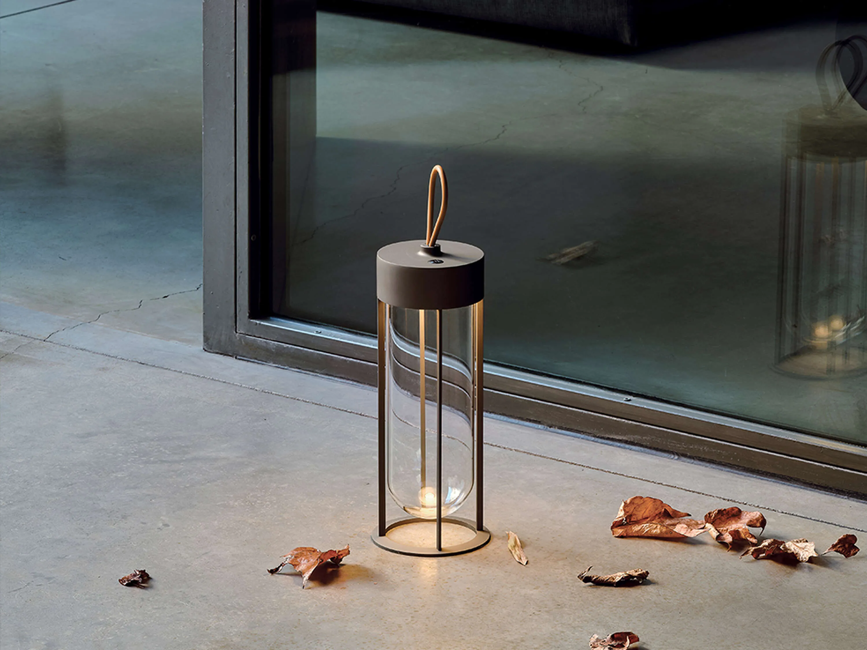 In Vitro Unplugged Lamp