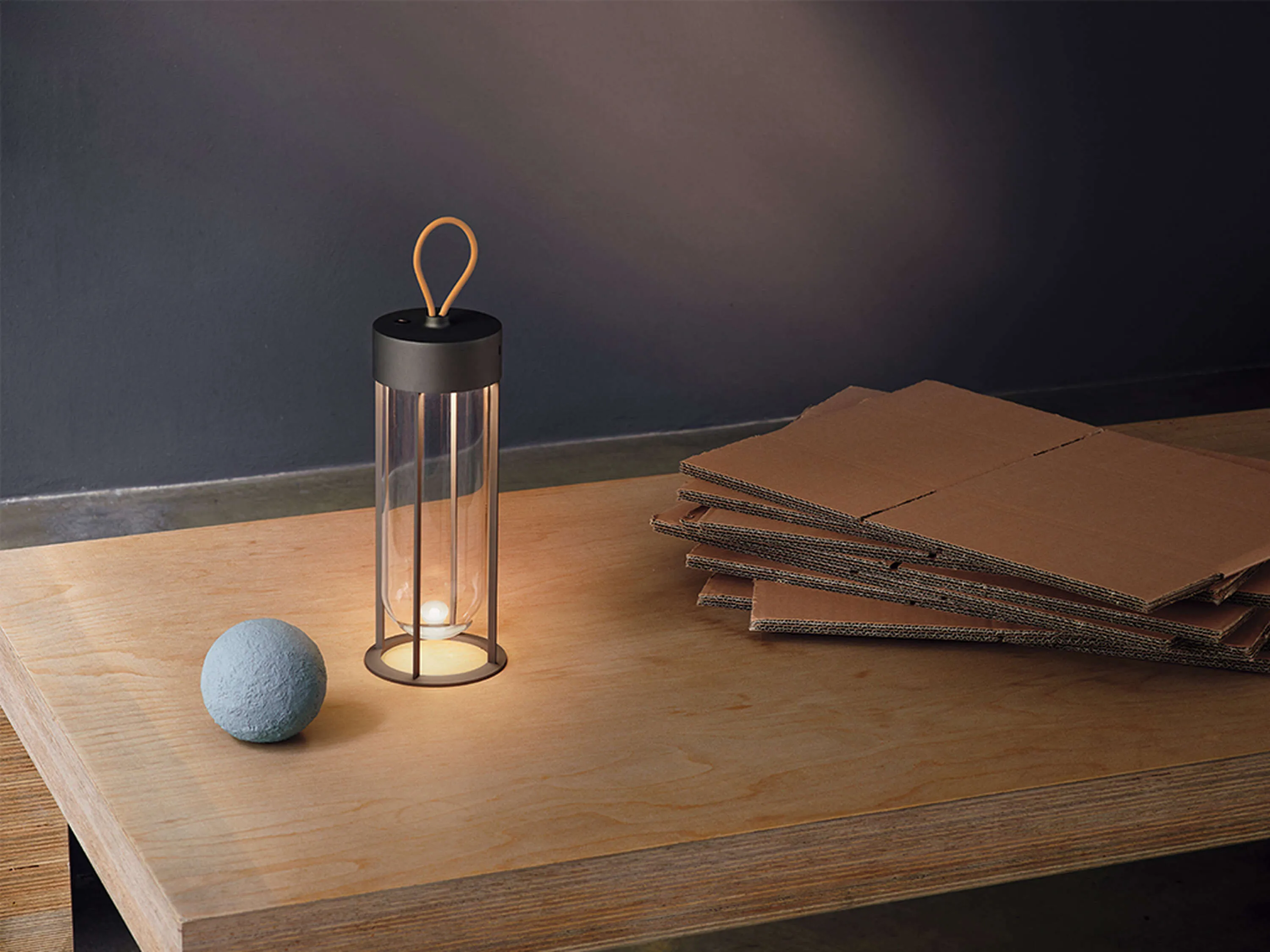 In Vitro Unplugged Lamp